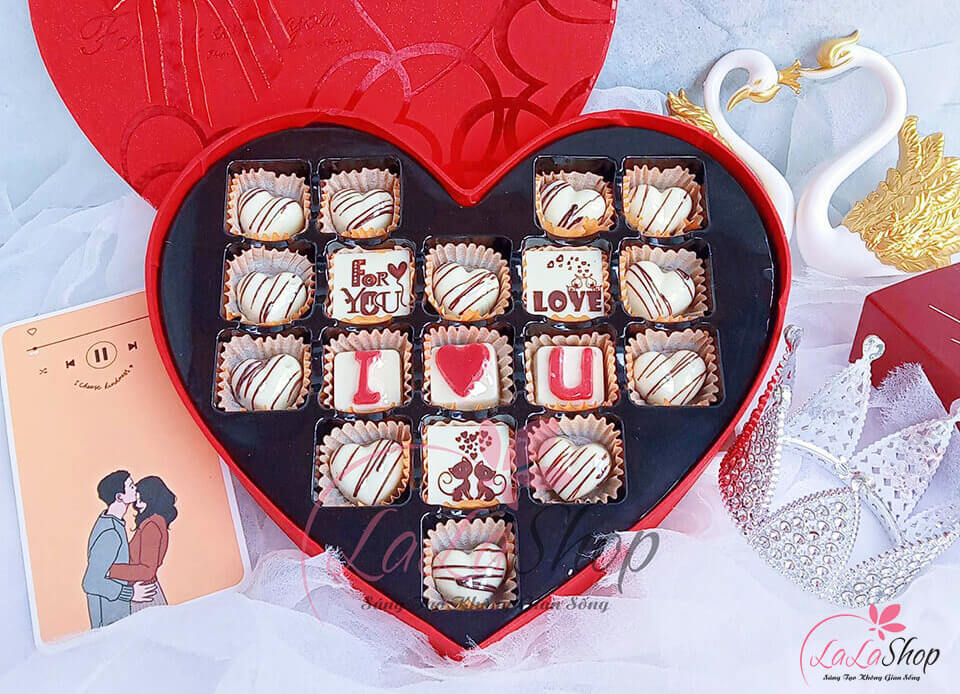 Những hộp chocolate vừa ngon vừa đẹp rất dễ ghi điểm cho ngày Valentine
