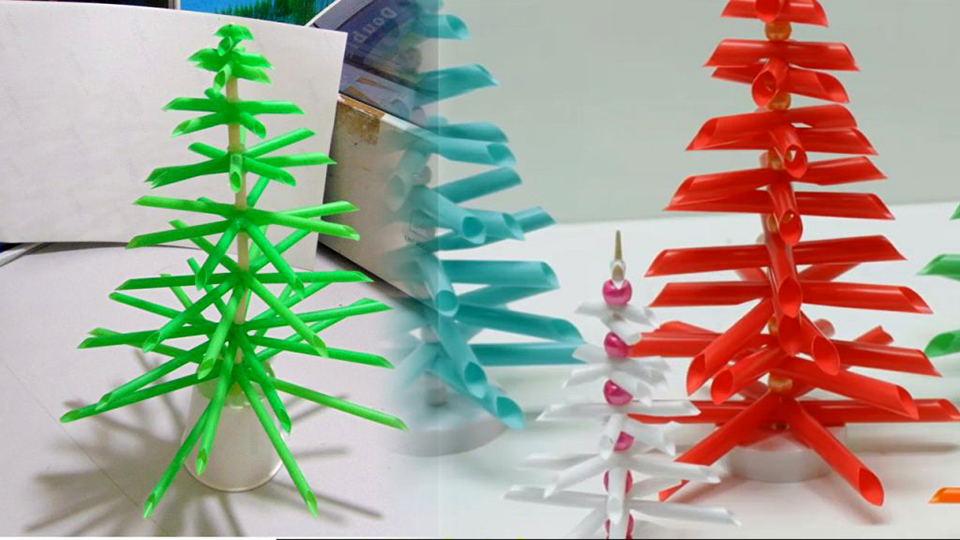 Bạn tạo hình thân cây thông Noel bằng ống hút rồi quấn kim tuyến là có cây thông Noel siêu xinh