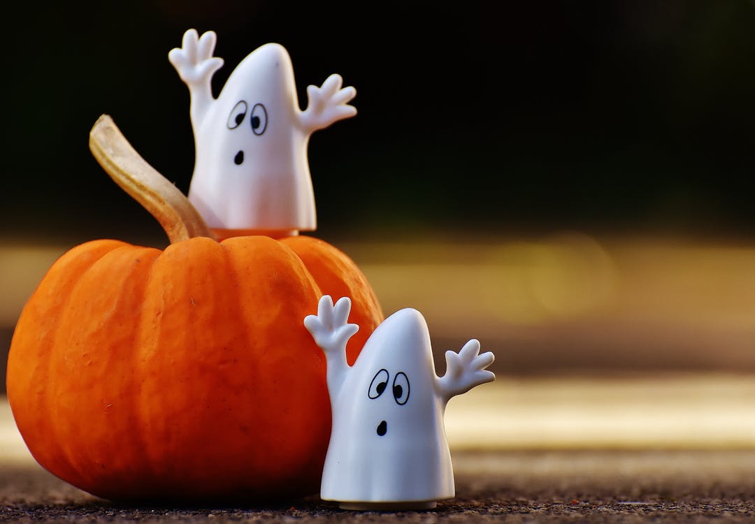 Hình ảnh thiệp Halloween kinh dị với lời chúc