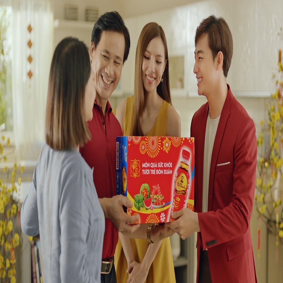 gợi ý 10 hộp quà tết tấm lòng cho gia đình người yêu ý nghĩa nhất 2024