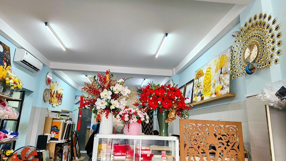 Lala Shop chuyên nghiệp buôn bán hoa tặng chúc mừng ngày 20/10 giá rất mềm siêu rất đẹp ở TpHCM