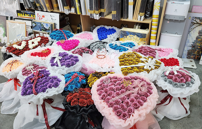 Lala Shop chuyên nghiệp chào bán rubi tặng Valentine đáng tin tưởng TpHCM