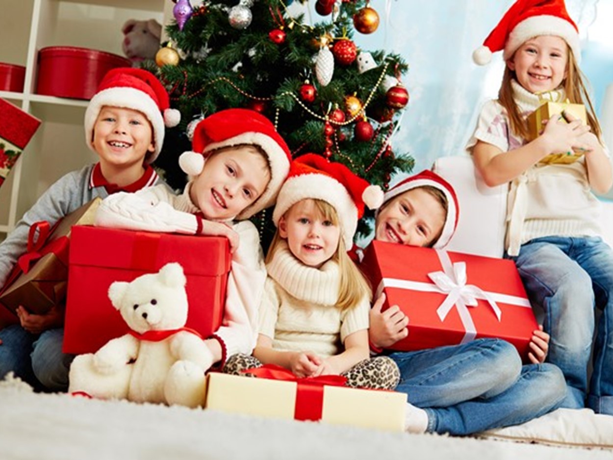 gợi ý 10 món quà noel cho bé trai và gái các lứa tuổi ý nghĩa nhất 2022