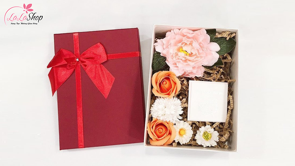 Bộ hộp quà trao gửi yêu thương bằng hoa
