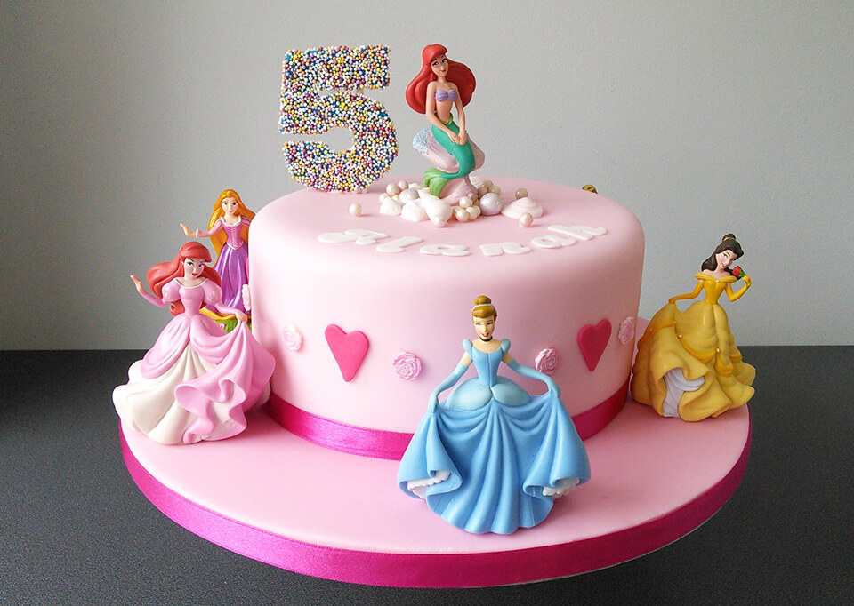 Trang trí bánh sinh nhật theo sở thích bé gái với hình ảnh công chúa xinh xắn