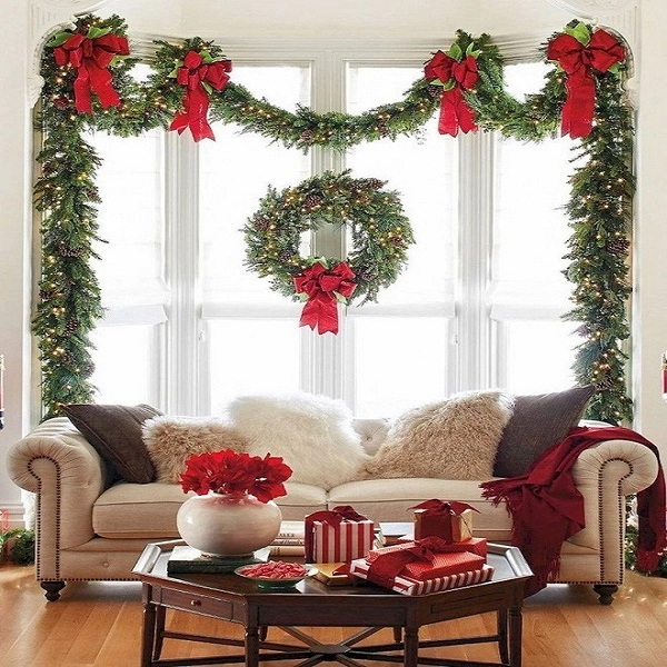 10 cách trang trí cửa kính noel bằng dây kim tuyến đẹp nhất 2023