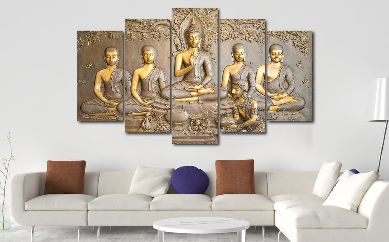 Treo tranh ảnh thể hiện lòng thành kính đối với Đức Phật